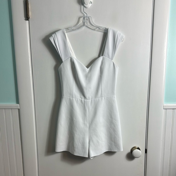 Alice + Olivia Iman Cap-Sleeve Sweetheart Romper White Bridal Size 4 - Picture 2 of 13